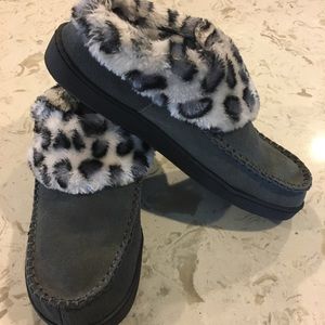 Earth Origins Suede Slippers with Faux Fur Lining Size 10
